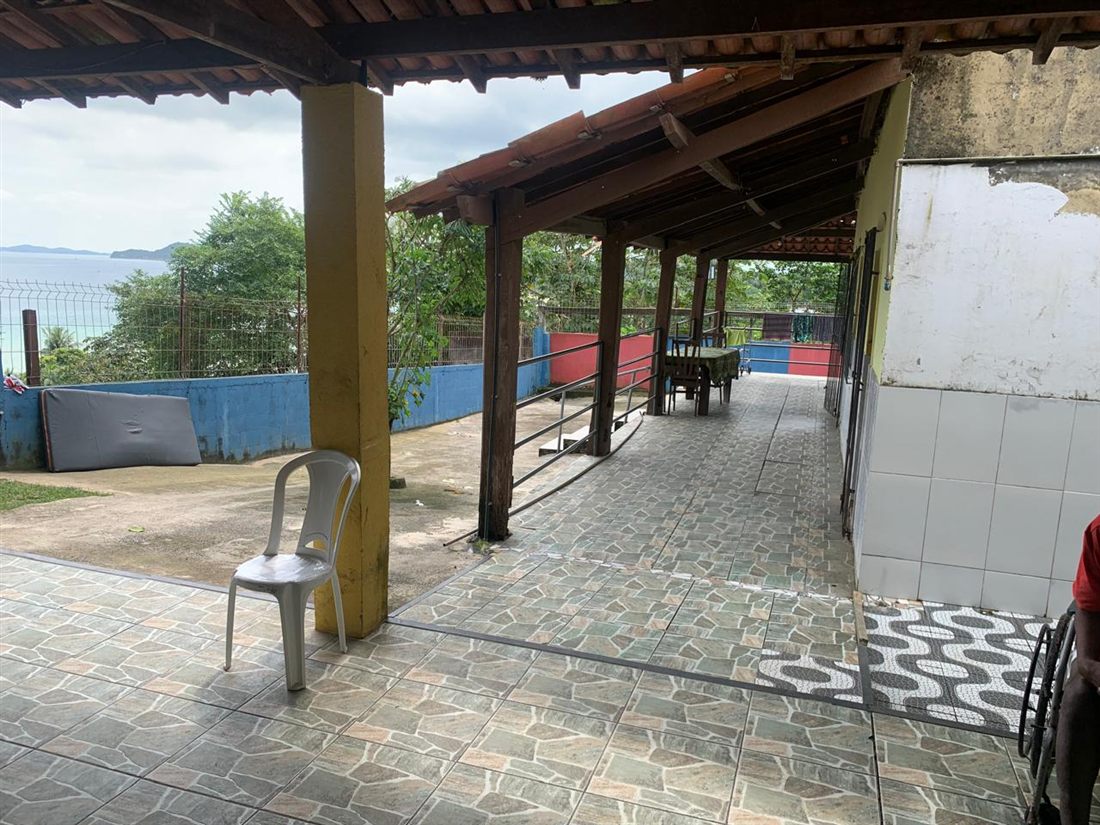 Área de convívio com vista para o mar